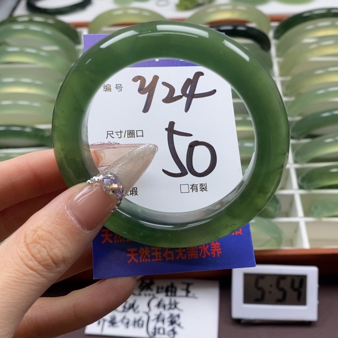 蛇纹石玉手镯未镶嵌