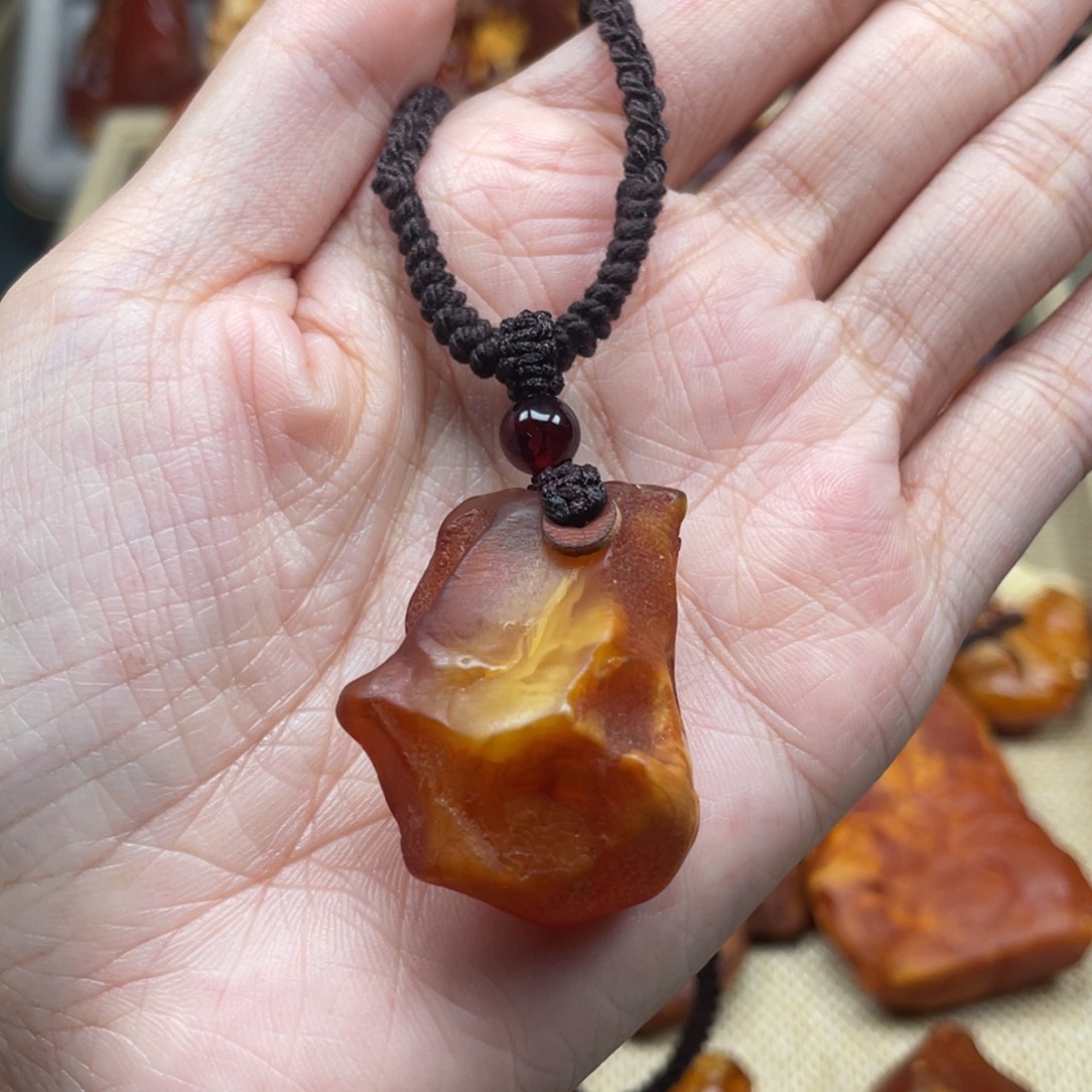 未镶嵌琥珀珠宝奇石