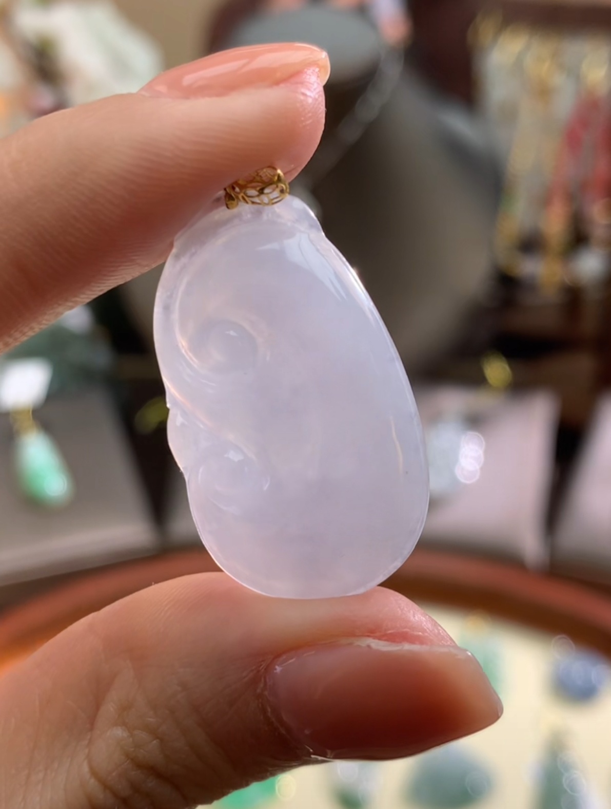 天然A货翡翠吊坠