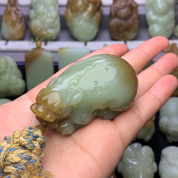 未镶嵌和田玉把件山*