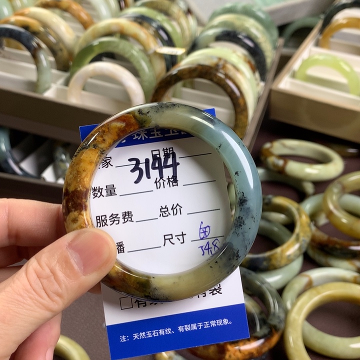 蛇纹石玉手镯未镶嵌3144