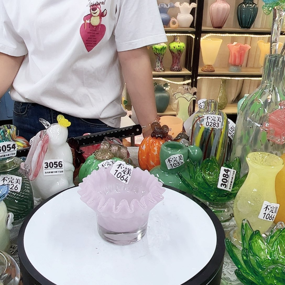 1066 家悦琉璃花瓶摆件不完美