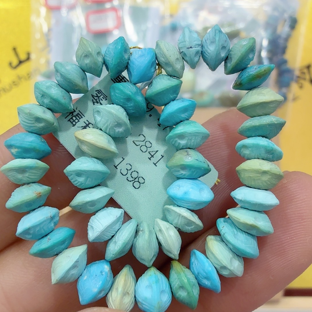 绿松石未镶嵌珠宝奇石