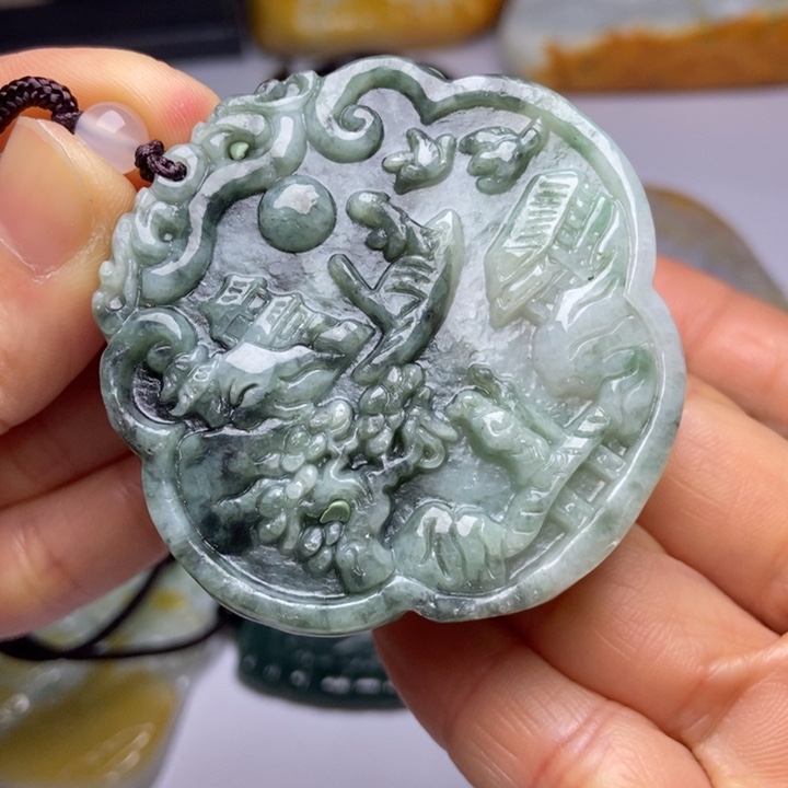 翡翠颈饰未镶嵌翡翠