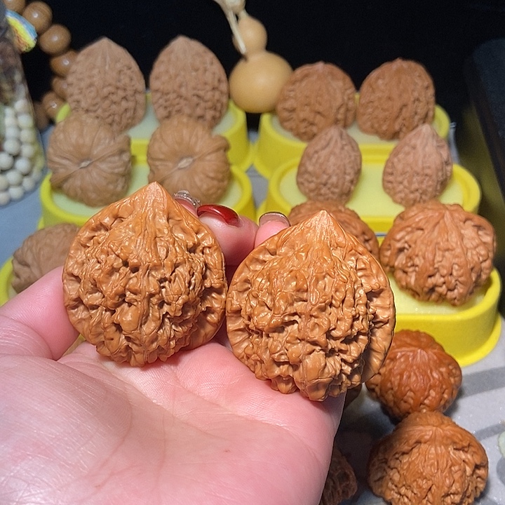 文玩核桃吊坠46麒麟纹官帽