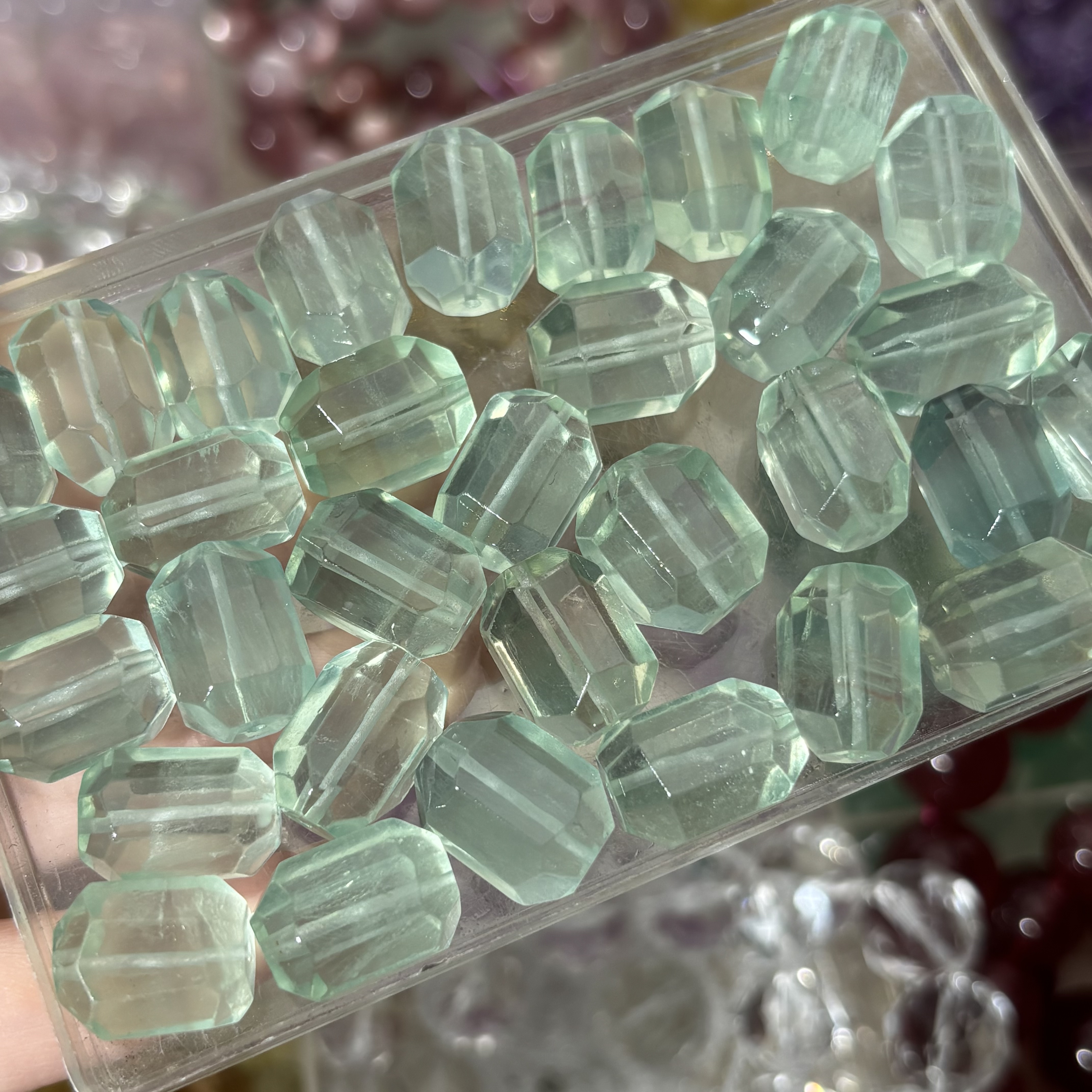 F79薄荷绿萤石随形手工切单颗