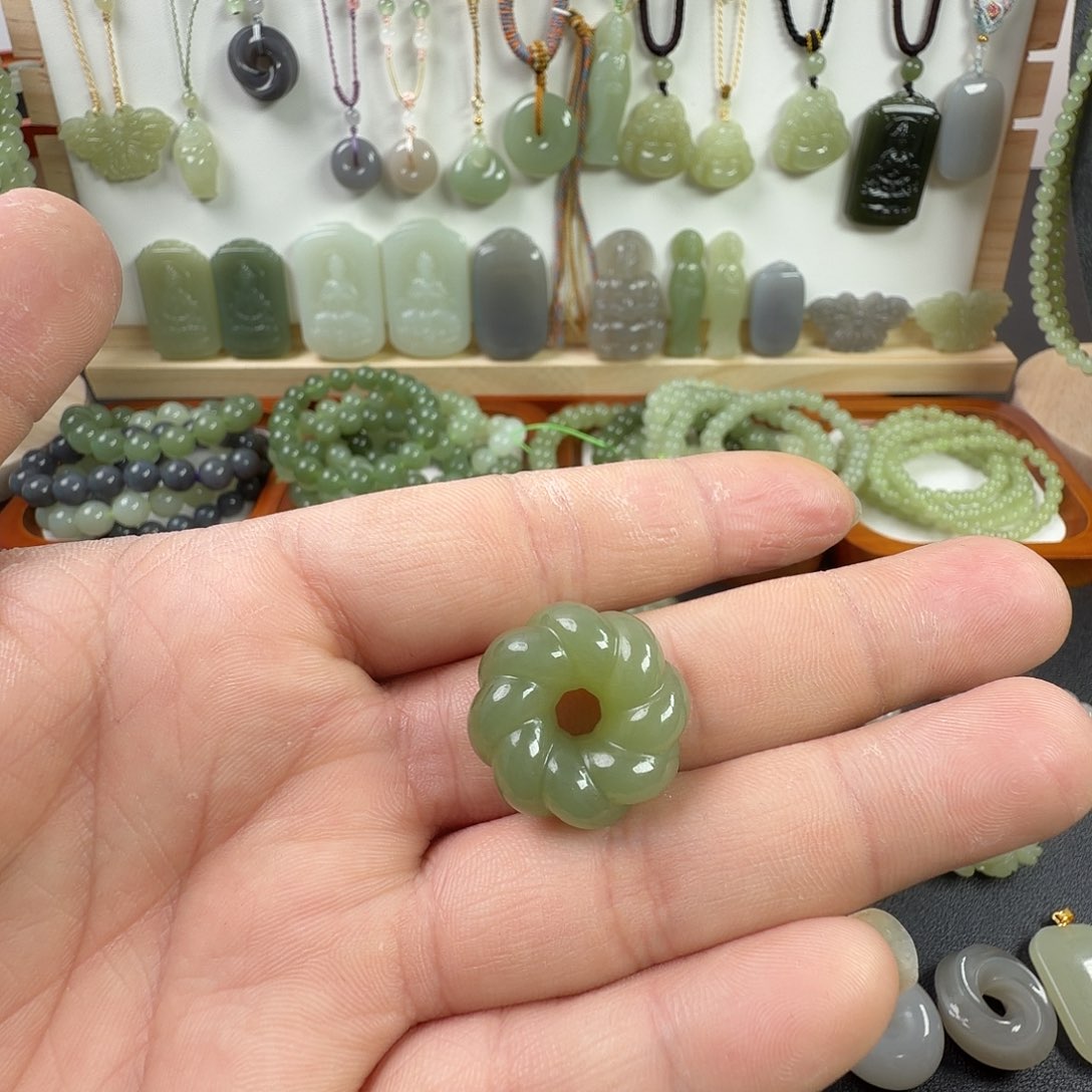 和田玉（糖玉）未镶嵌颈饰