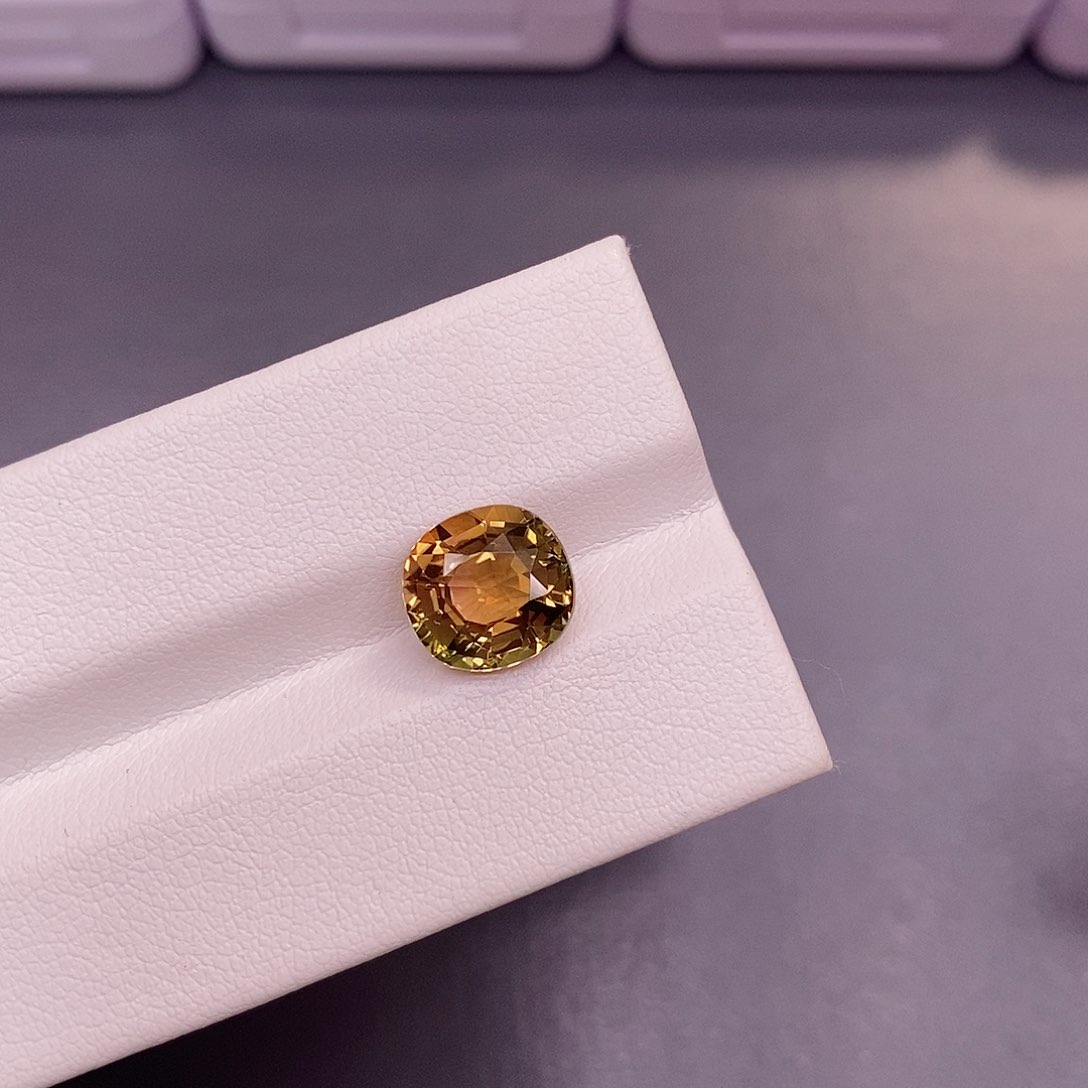 未镶嵌裸石碧玺2.945克拉