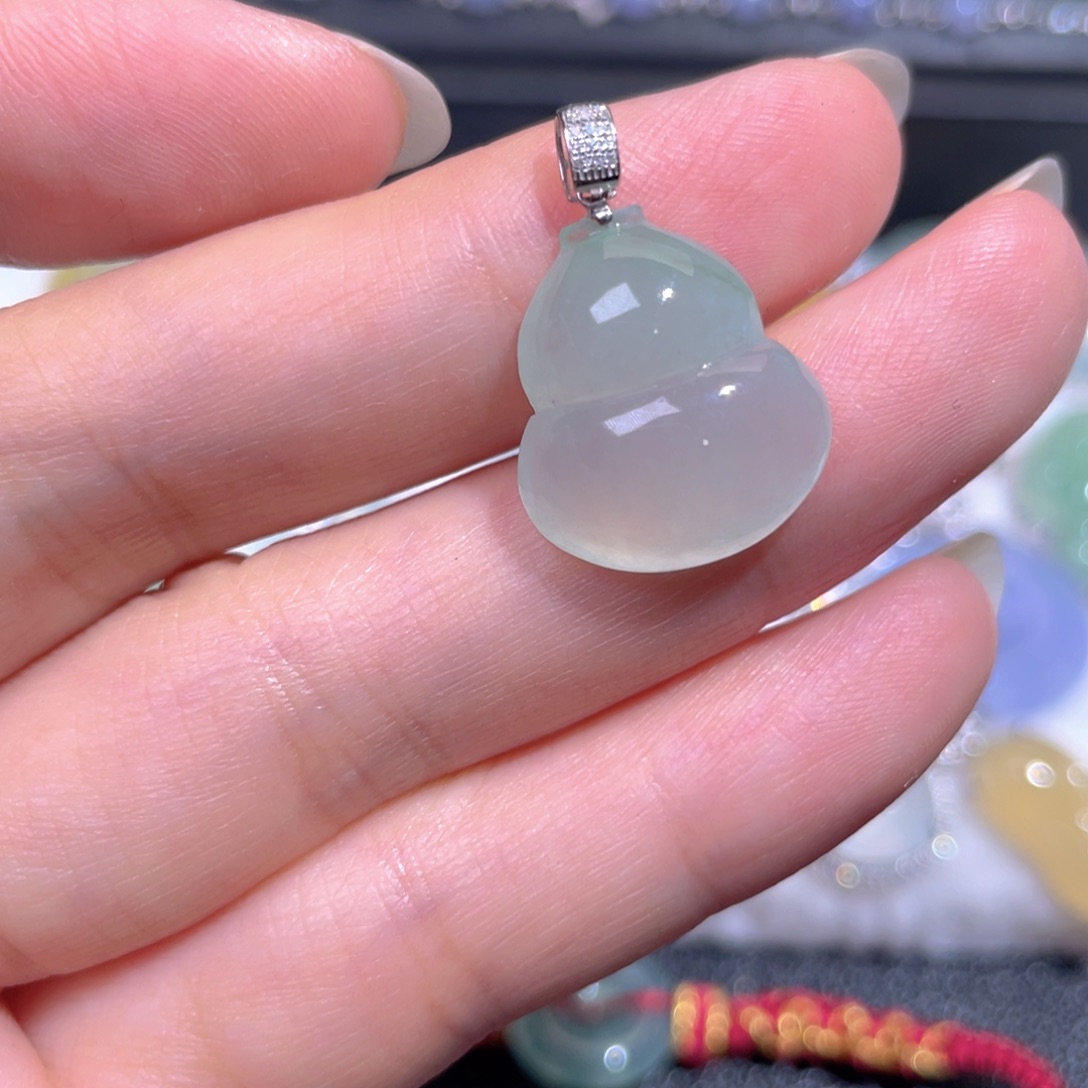 颈饰18K金镶嵌翡翠翡翠