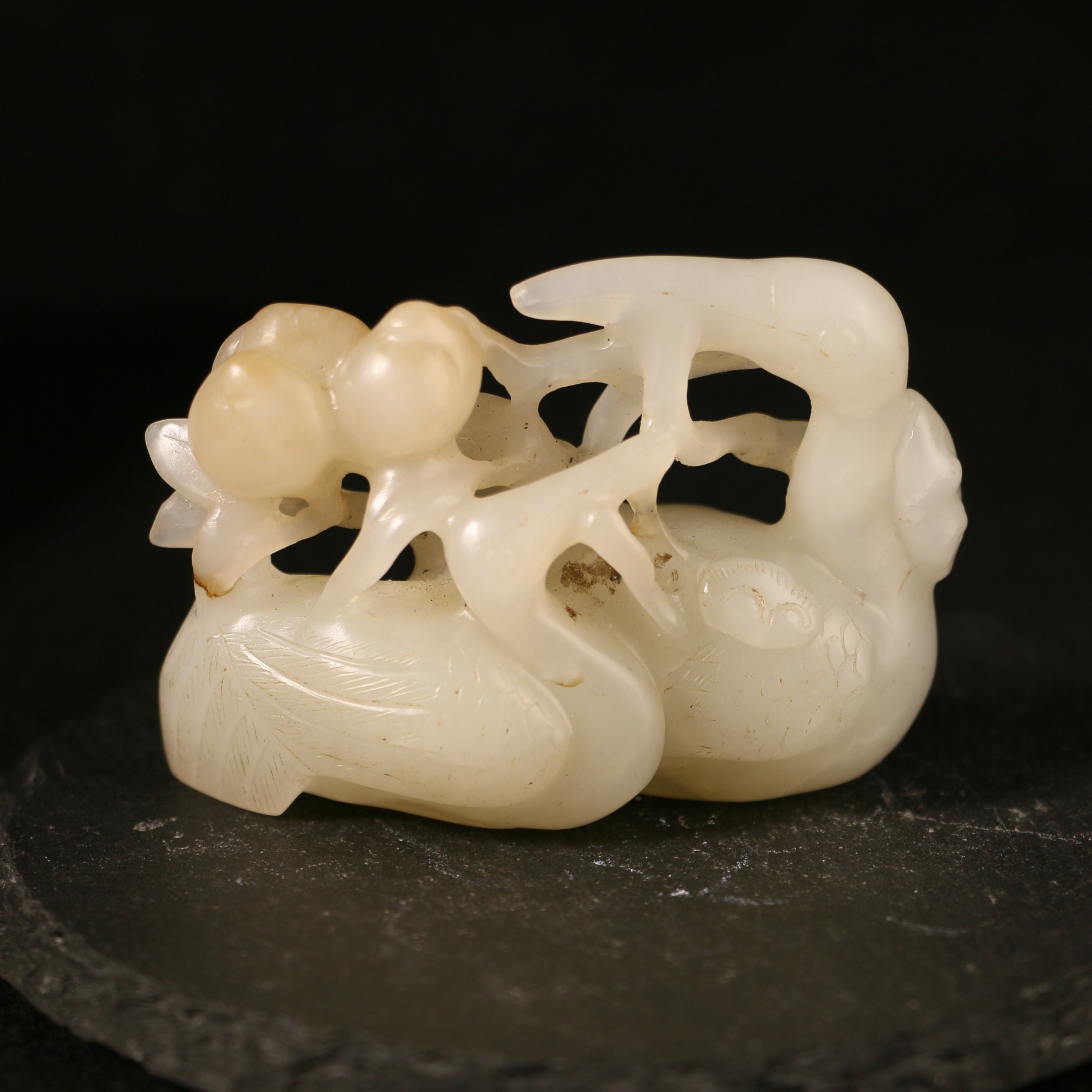 2X10 清  白玉鹅衔寿桃手把件