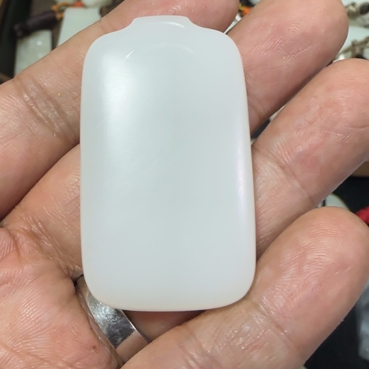 和田玉挂件未镶嵌招***纸