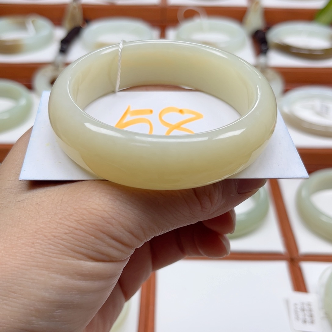 未镶嵌手镯和田玉