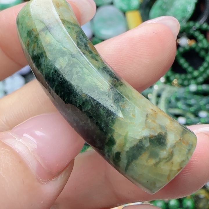 山***路翡翠未镶嵌颈饰天然A货