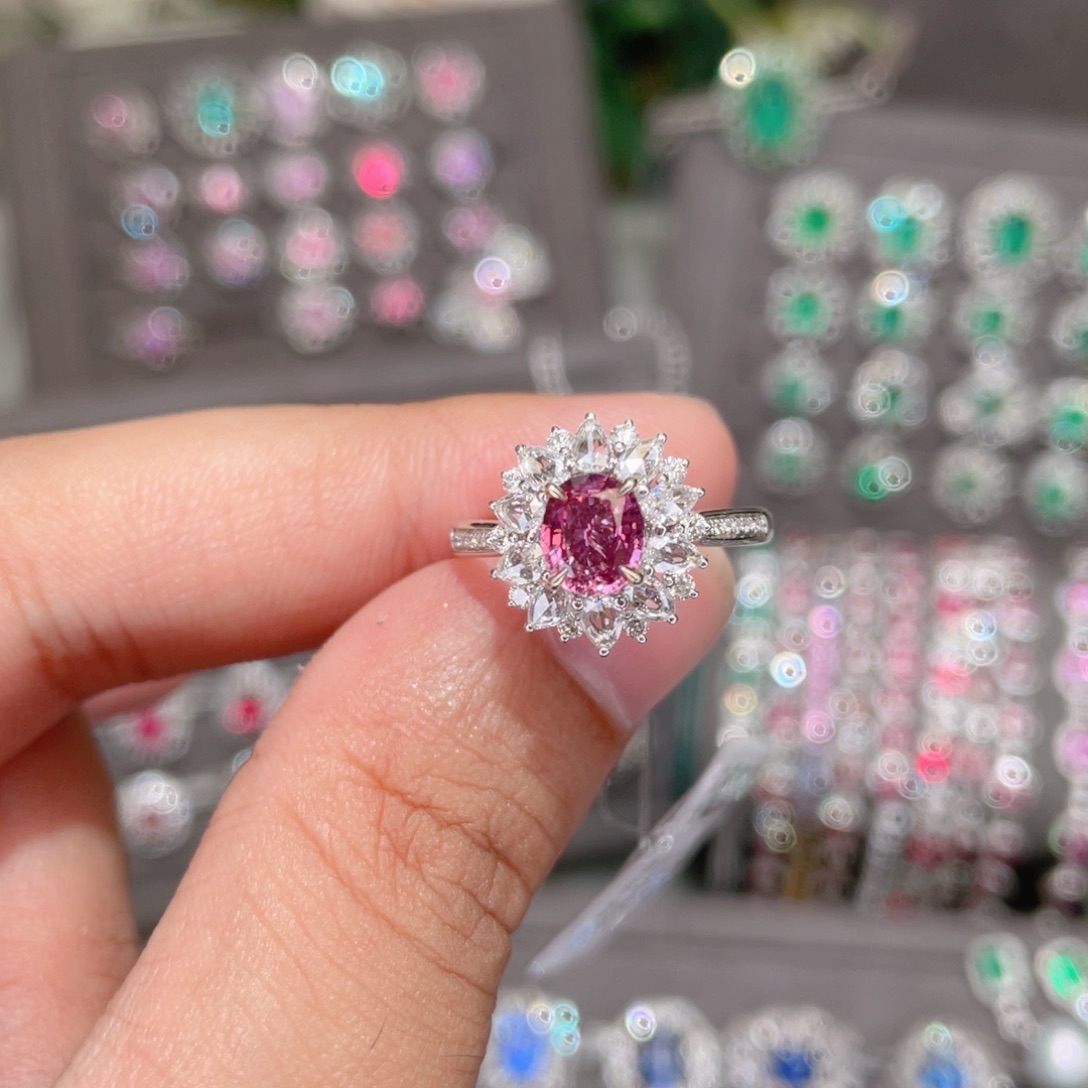 戒指彩色蓝宝石18K金镶嵌1.06ct 无烧