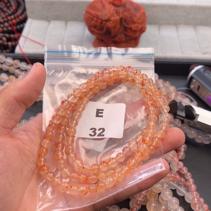 南红玛瑙未镶嵌多样性发货默认微瑕称重45克