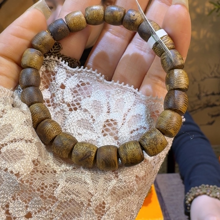 沉香手串绿奇楠沉香乌身圆叶单圈5:6g