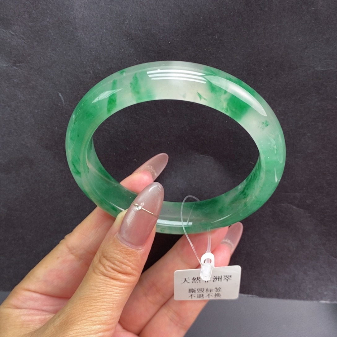 欢***）石英质玉手镯未镶嵌