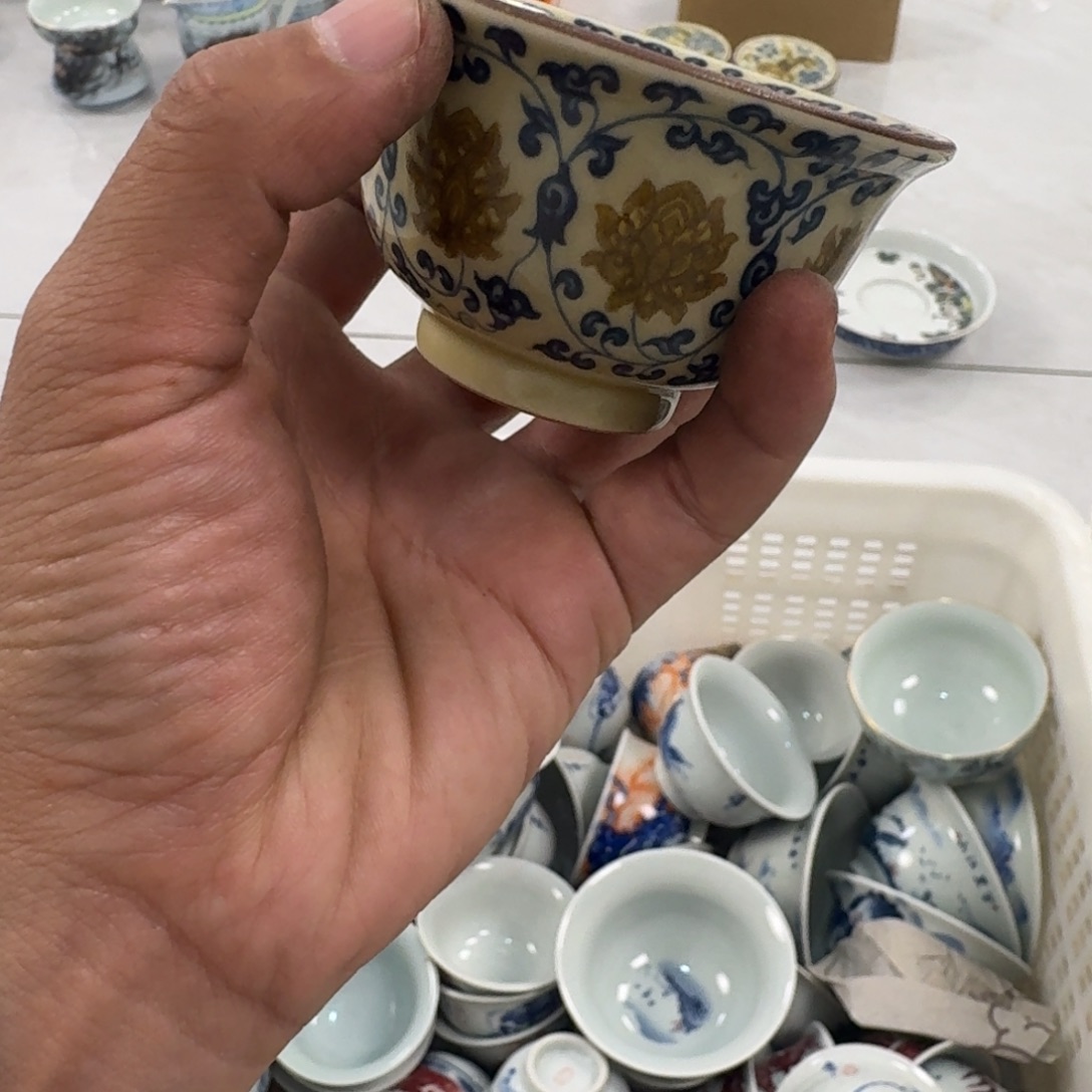 摆件釉里金缠枝莲主人压手杯