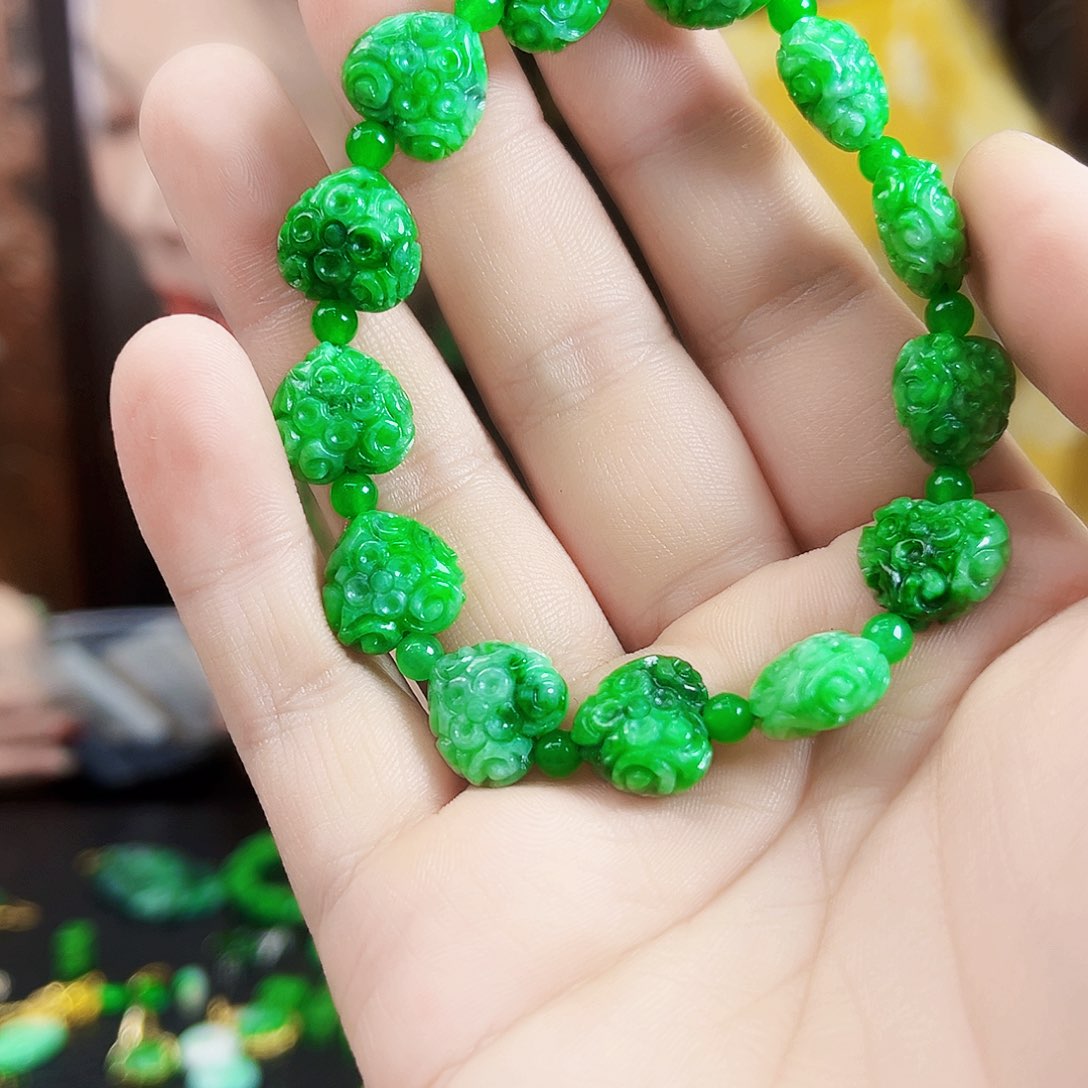 翡翠未镶嵌颈饰手链