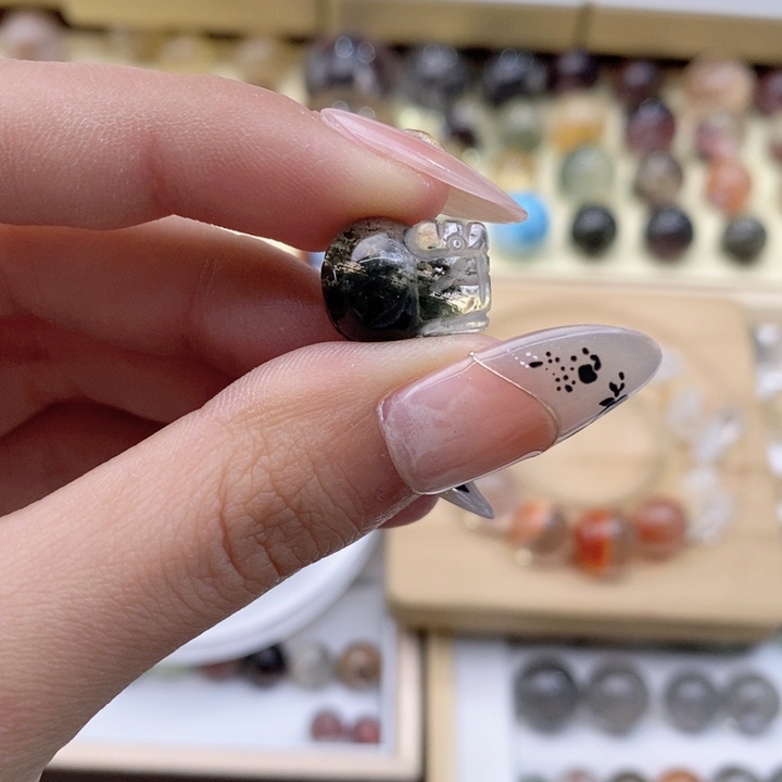 水晶颈饰未镶嵌，