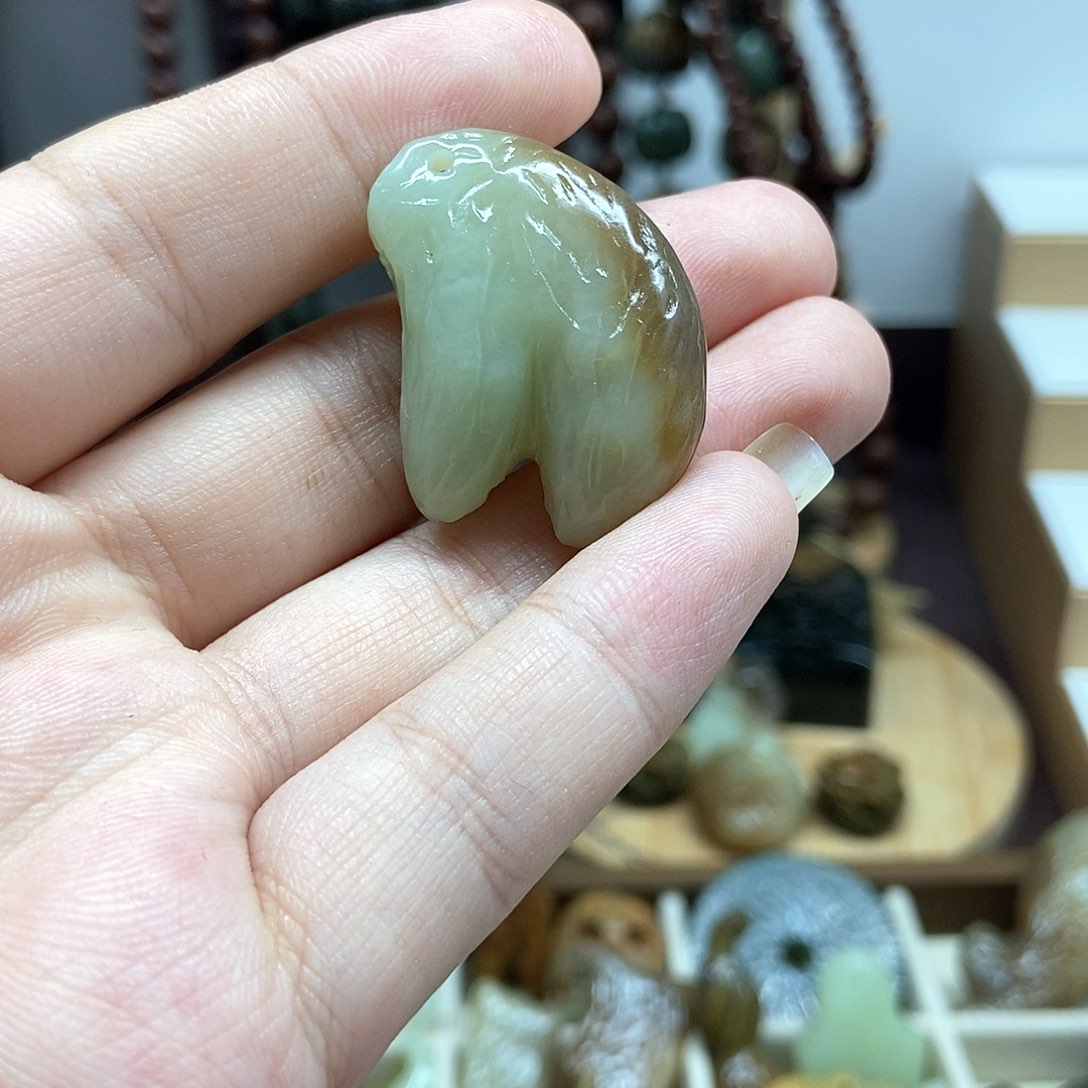 岫岩河磨玉（透闪石质玉）把件未镶嵌