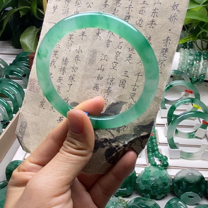 石英质玉未镶嵌手镯
