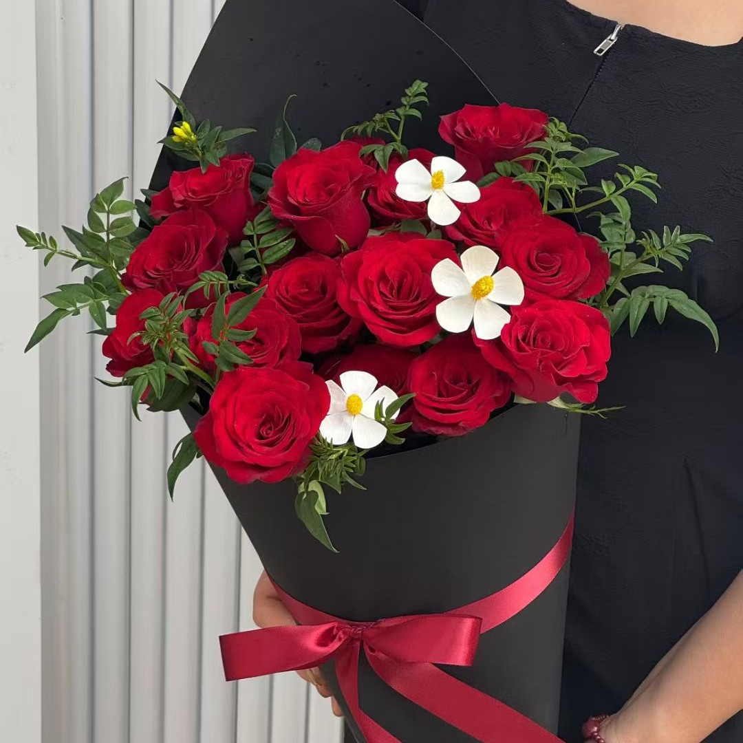 19朵红玫瑰冰激凌花束同城配送送女友老婆告白求婚纪念日礼物