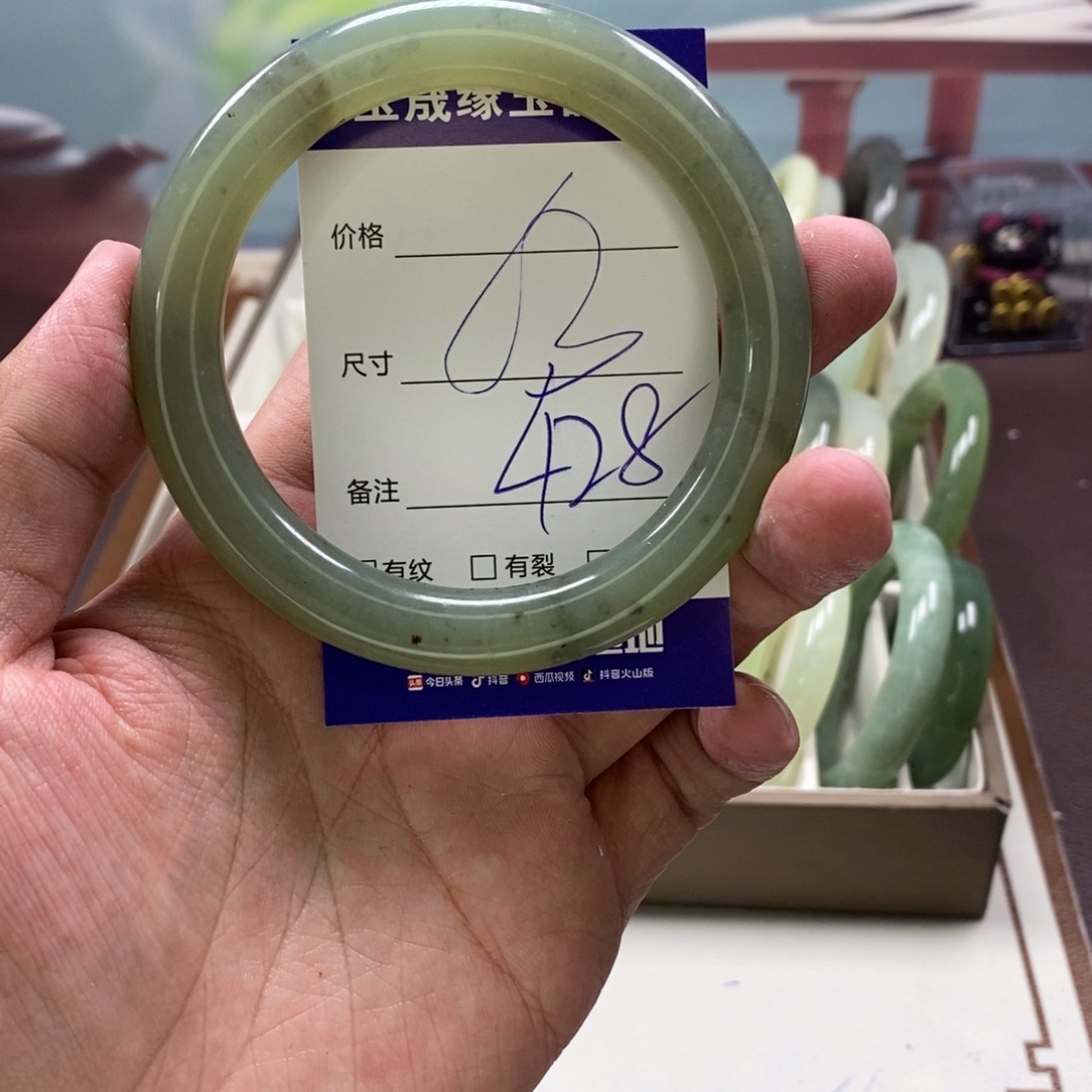 蛇纹石玉手镯未镶嵌