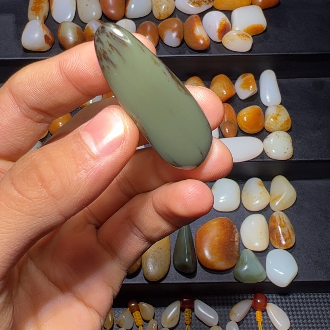 和田玉未镶嵌珠宝奇石12.8克无修