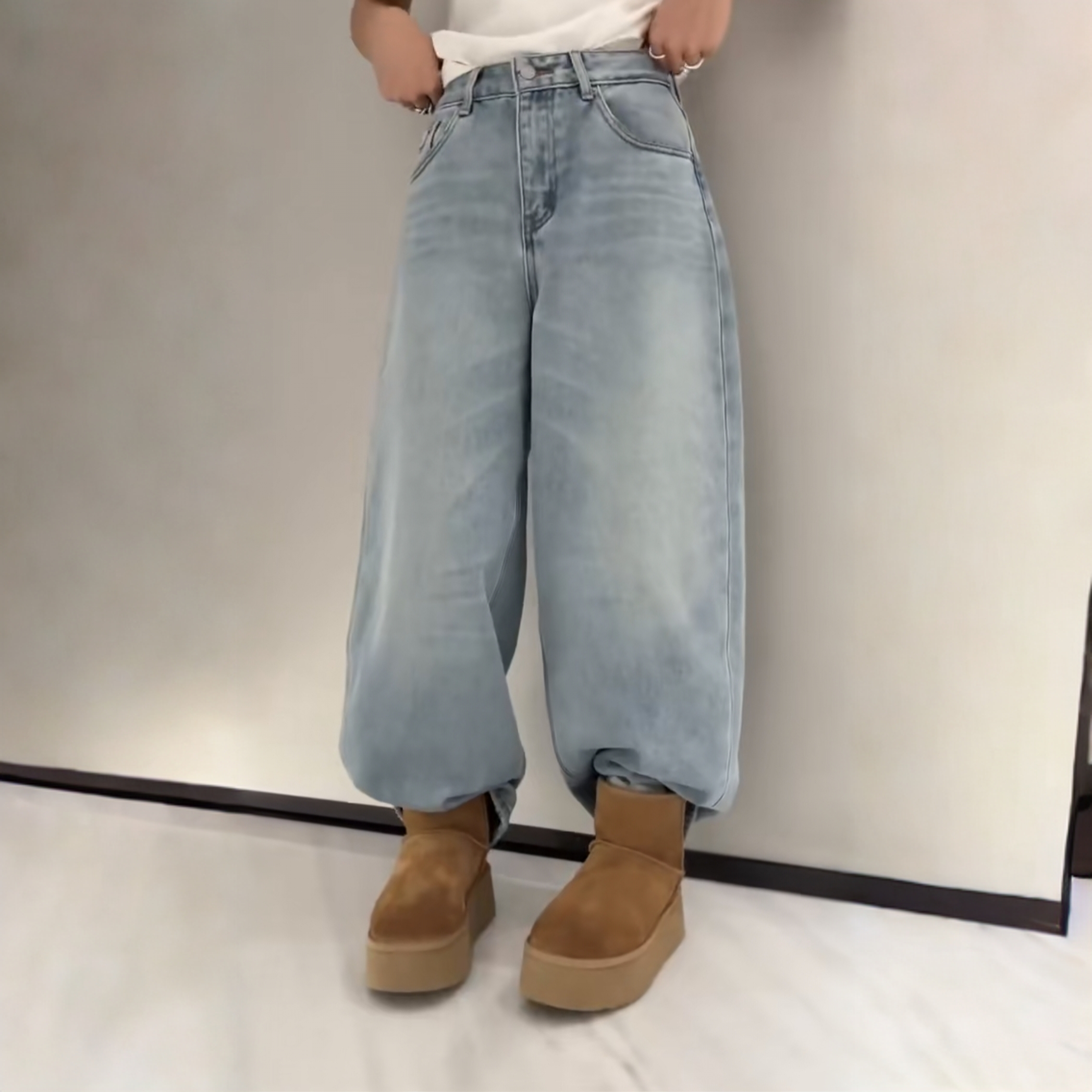 15332诗歌兰女 2025冬款浅蓝色时尚加绒后口袋笑脸水洗磨白牛仔裤