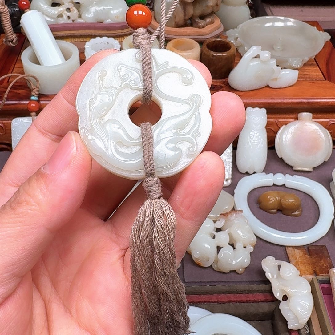 和田玉挂件未镶嵌厚***了