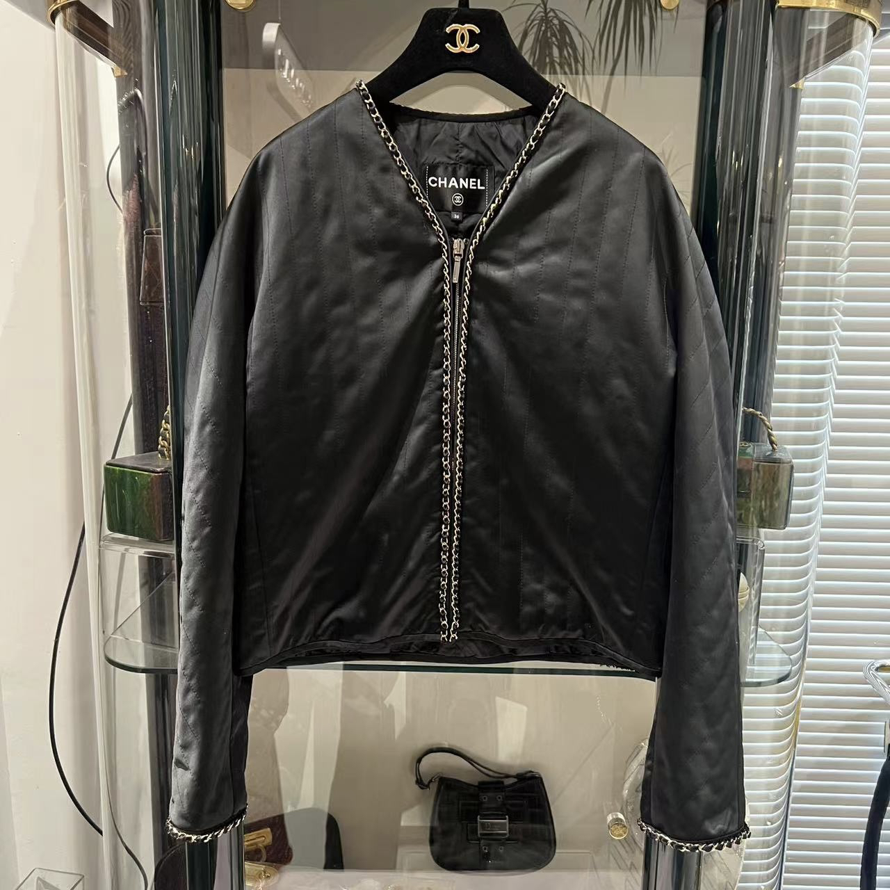 95新 Chanel/香奈儿 19B黑金皮穿链 薄款棉服，百搭实穿，36码