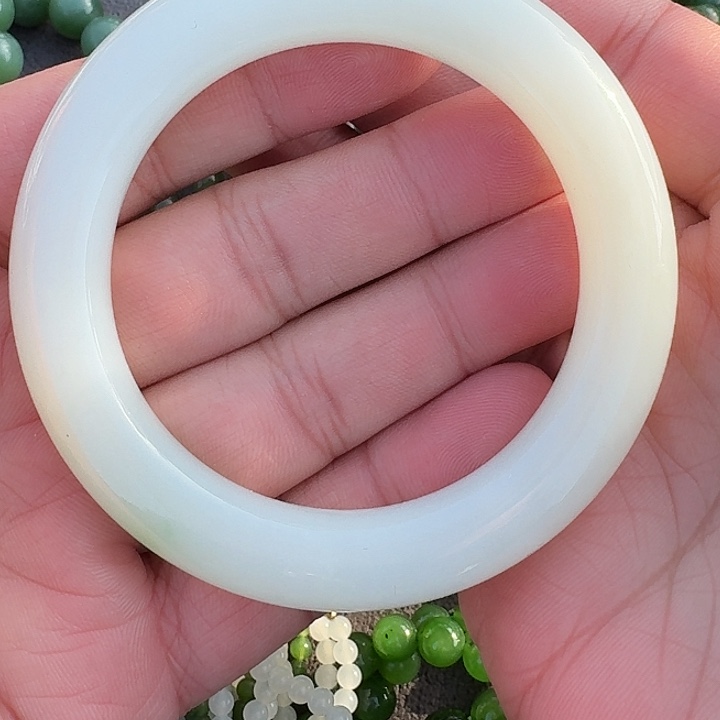 和田玉未镶嵌手镯