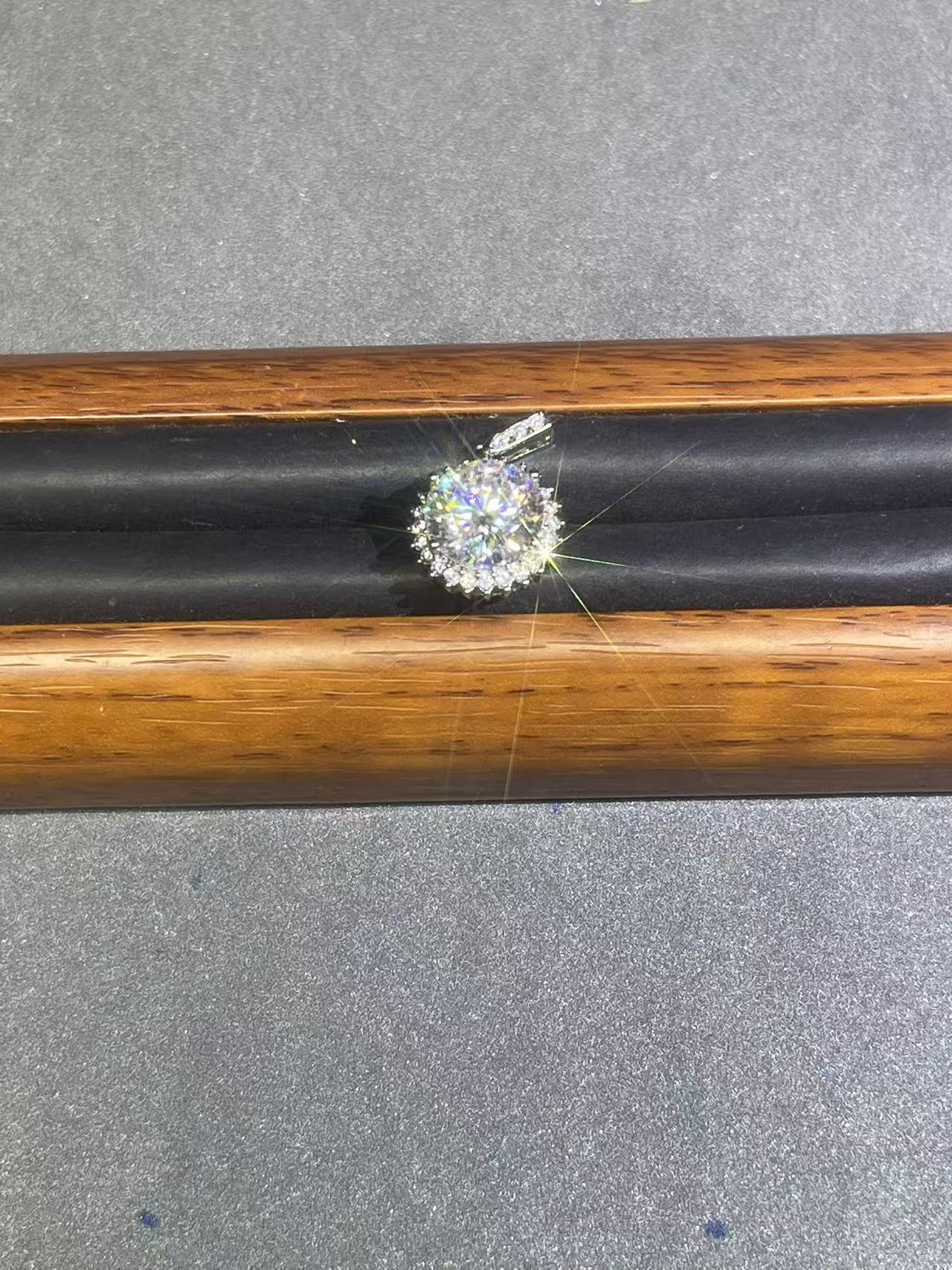 d116白色太阳花吊坠多样发