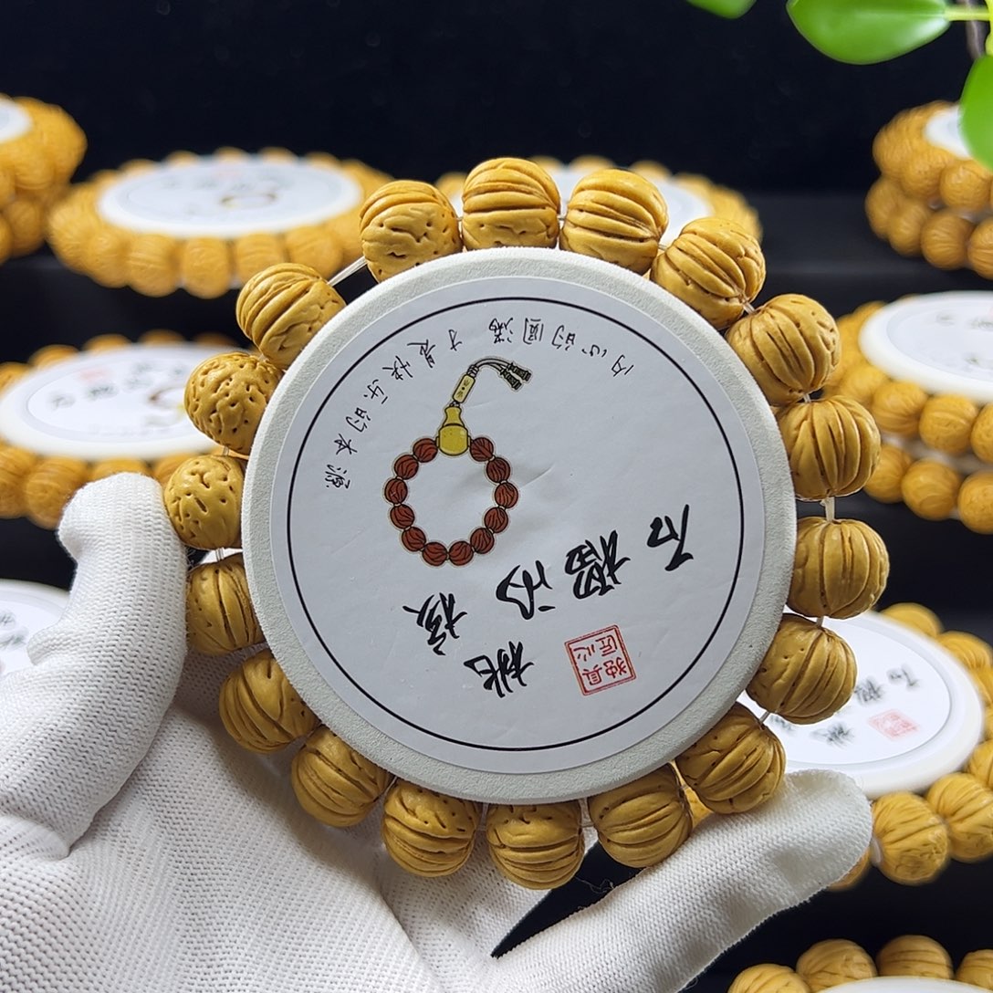 诚***光桃核手串金丹桃核手串。