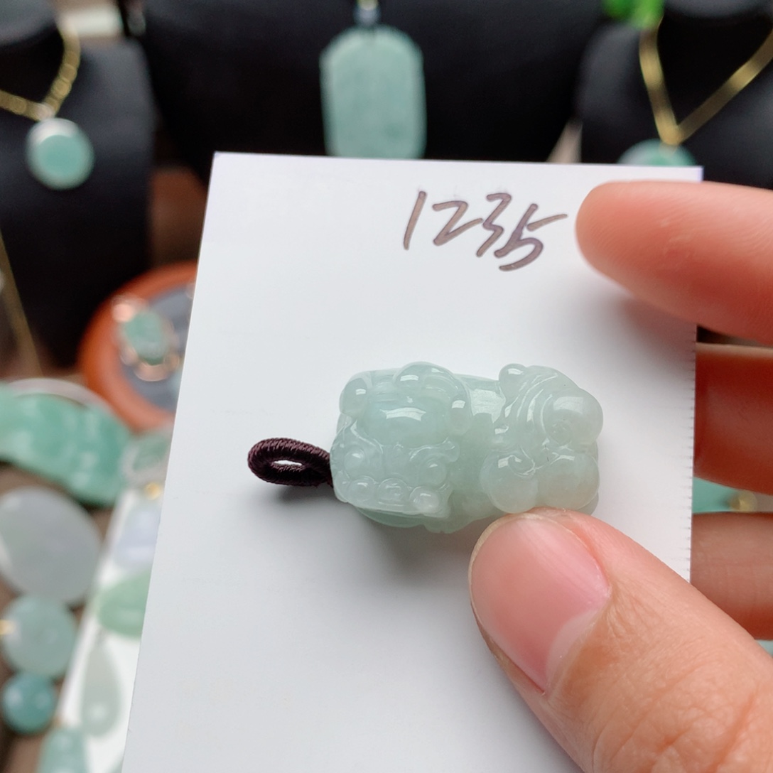 翡翠颈饰未镶嵌吊坠