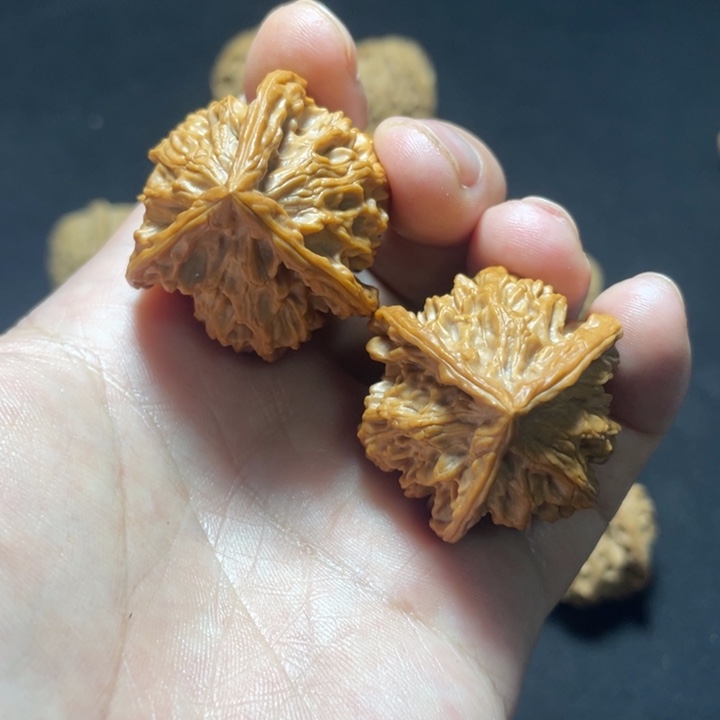 小***花文玩核桃把件盘山三棱尖微修36mm