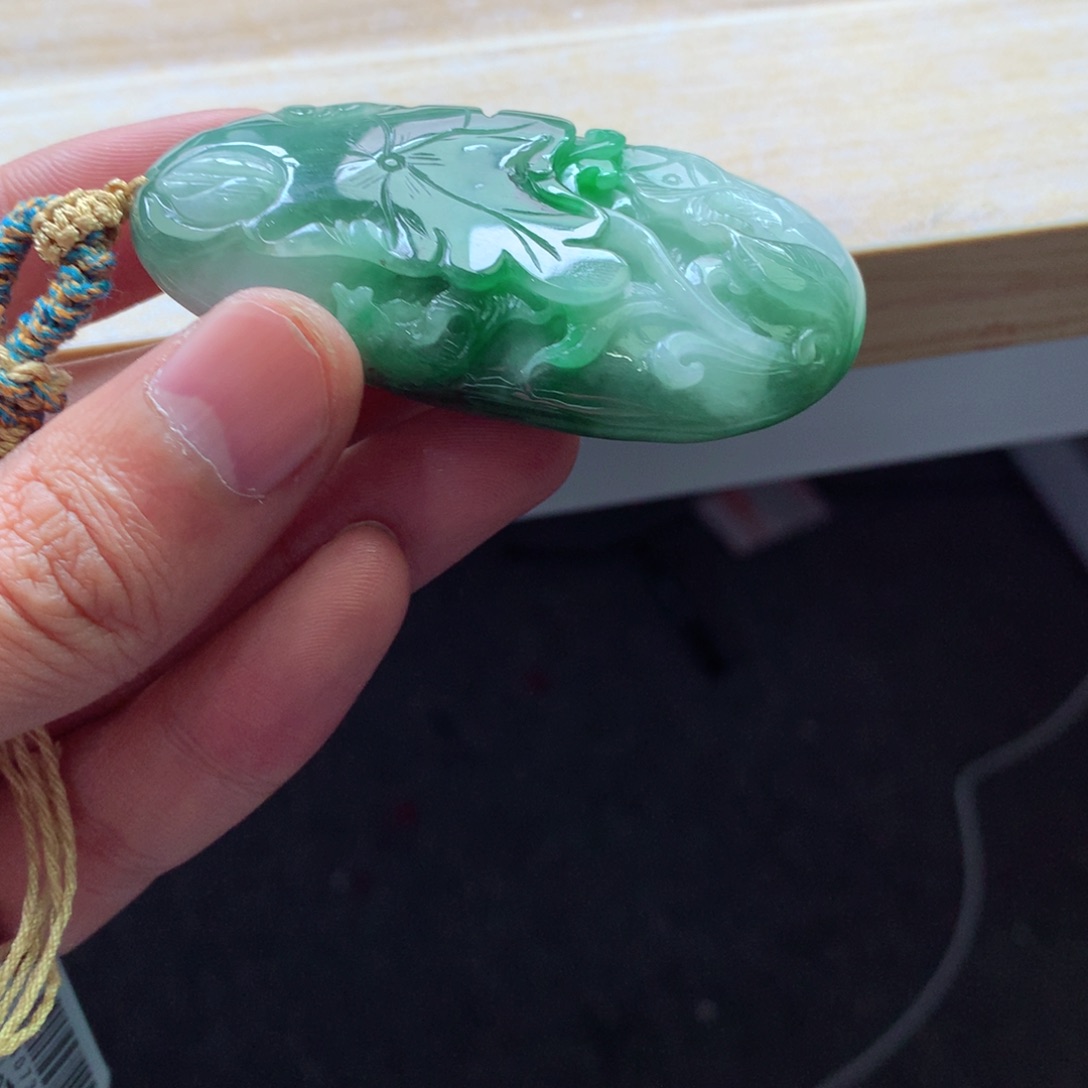 翡翠颈饰未镶嵌吊坠