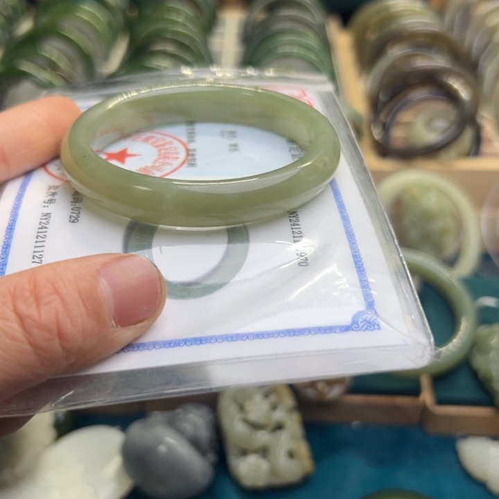 和田玉手镯未镶嵌57.4圈围6517