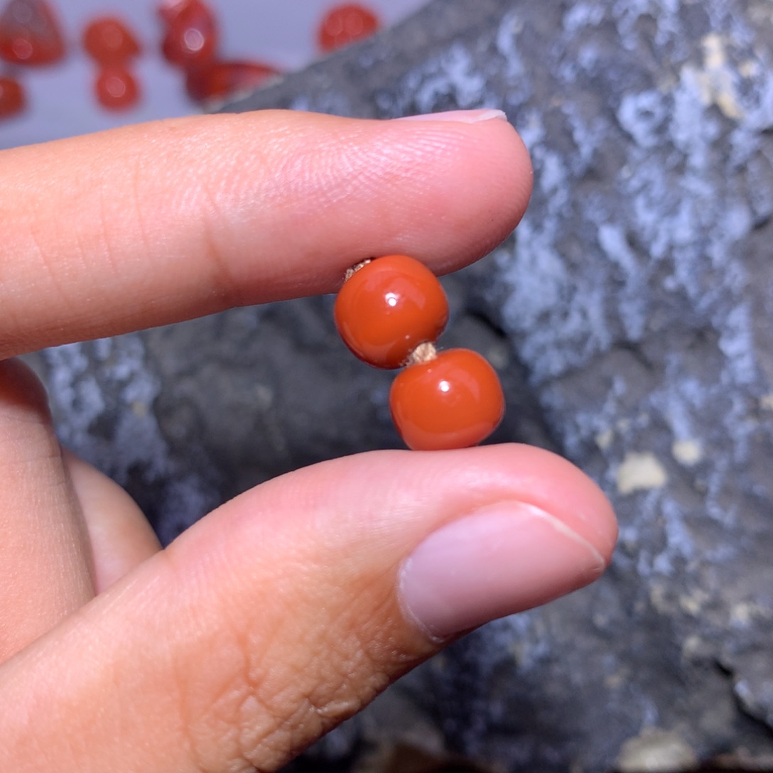 南红玛瑙未镶嵌满肉柿子老型对珠7.9×6.7微纹