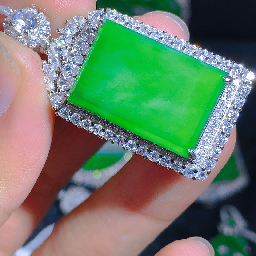 翡翠颈饰银S925镶嵌吊坠