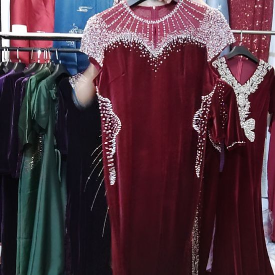 O***服酒红色圆领重工金丝绒中款礼服4xl