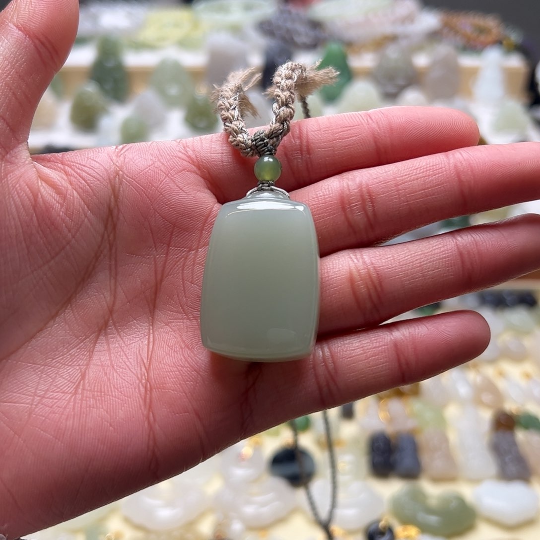 和田玉吊坠(赠链)未镶嵌