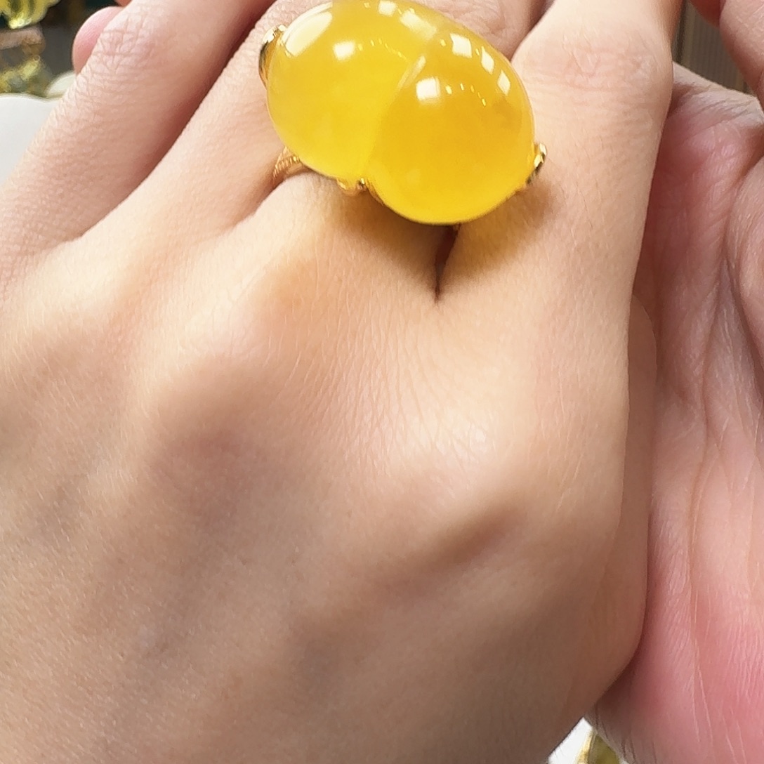 琥珀未镶嵌颈饰戒指