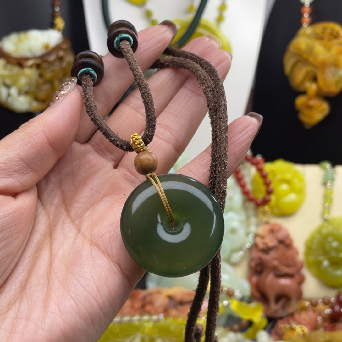 未镶嵌蛇纹石玉颈饰