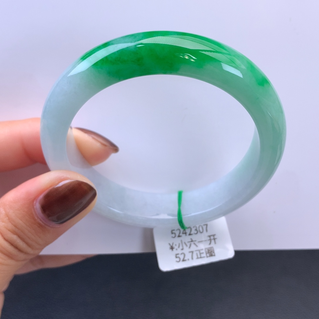 翡翠手镯未镶嵌白底辣绿手镯（小六一开询价）