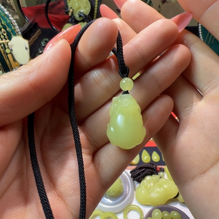 和田玉（黄玉）颈饰未镶嵌