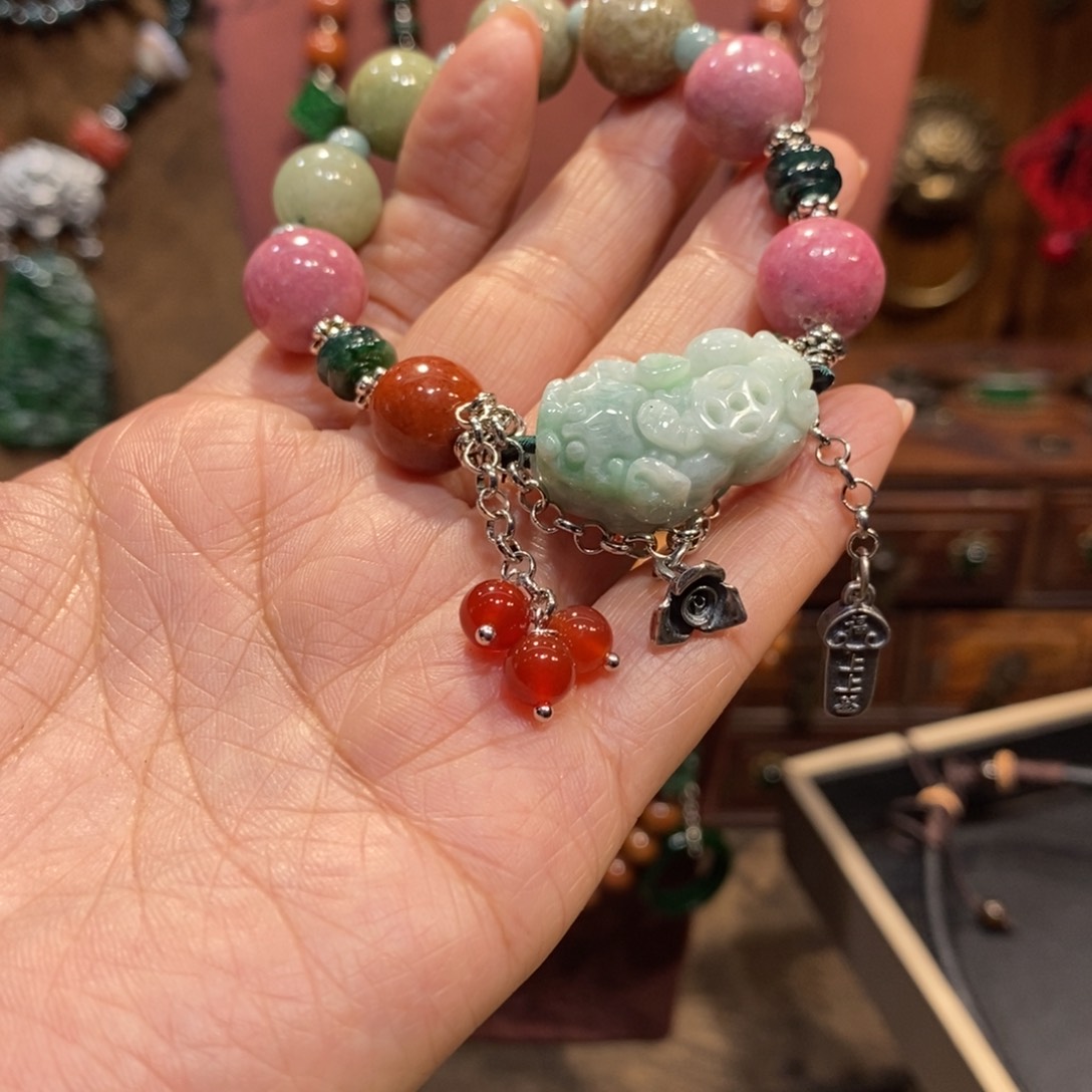 翡翠吊坠(赠链)未镶嵌