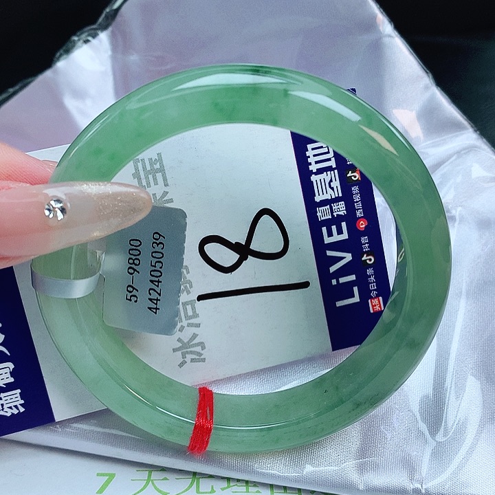 翡翠手镯未镶嵌緬甸天然a貨翡翠手鐲