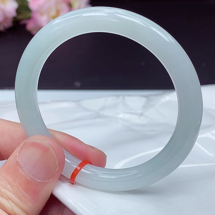 翡翠手镯未镶嵌54圈